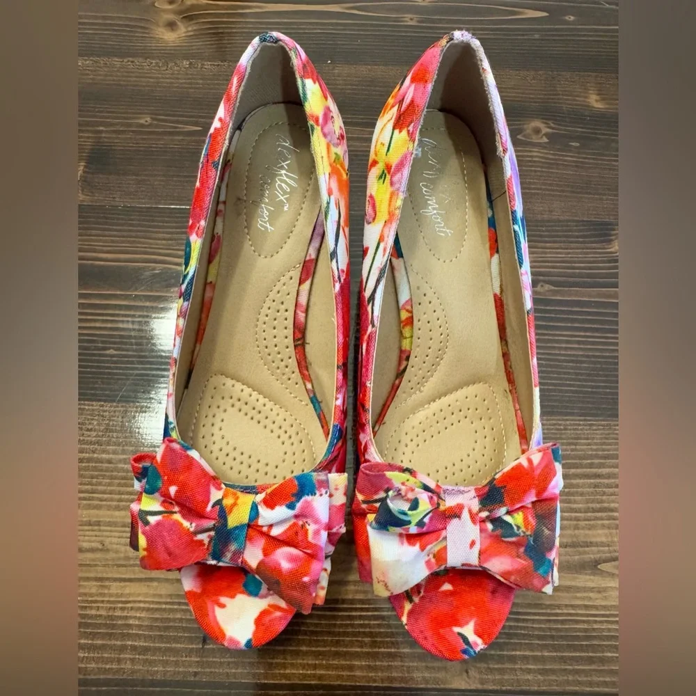 Dexflex Comfort Floral Peep Toe Wedges with Bow Size 6.5‎ Wide EUC
